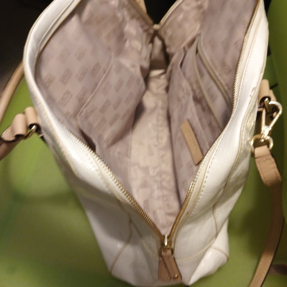 Handbag - Picture 2 of 5